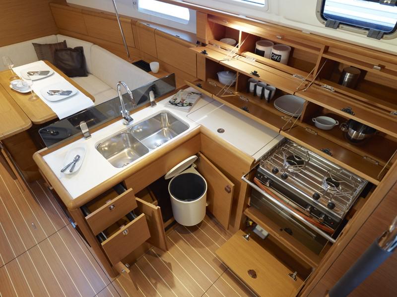 Book yachts online - sailboat - Sun Odyssey 389 - Agios Georgios - rent