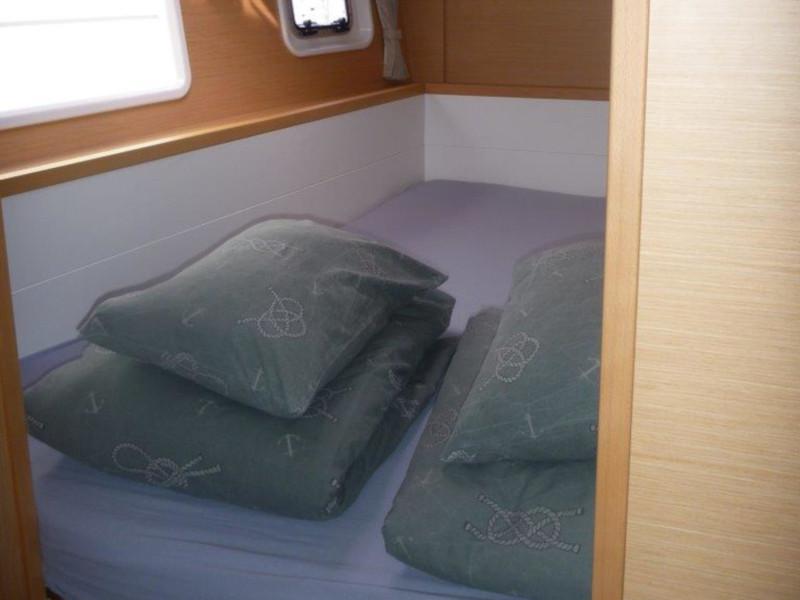 Book yachts online - catamaran - Lagoon 400 S2 (4+2 cab.) - Secret of Life - rent