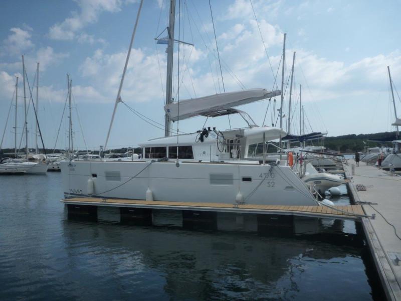 Book yachts online - catamaran - Lagoon 400 S2 (4+2 cab.) - Secret of Life - rent