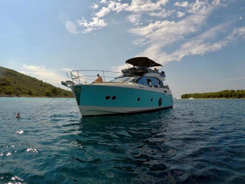 Book yachts online - motorboat - Monte Carlo 5 (3+1 cab.) - Jaluca - rent