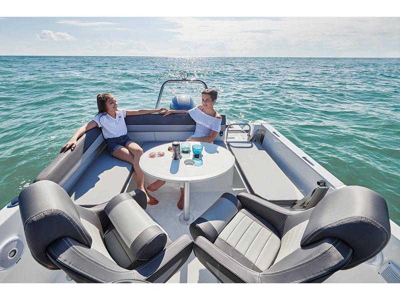 Book yachts online - motorboat - Jeanneau Cap Camarat 6.5 CC - Cap Camarat 6.5 CC - rent