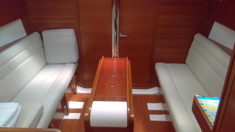 Book yachts online - sailboat - Dufour 350 Grand Large - Sol - rent