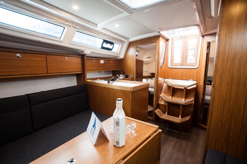 Book yachts online - sailboat - Bavaria 34 Cruiser - NEO with A/C - rent