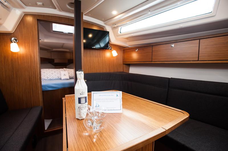 Book yachts online - sailboat - Bavaria 34 Cruiser - NEO with A/C - rent