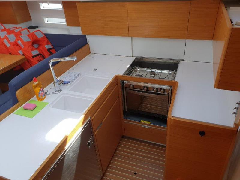 Book yachts online - sailboat - Elan 494 Impression - Lucija I with A/C - rent