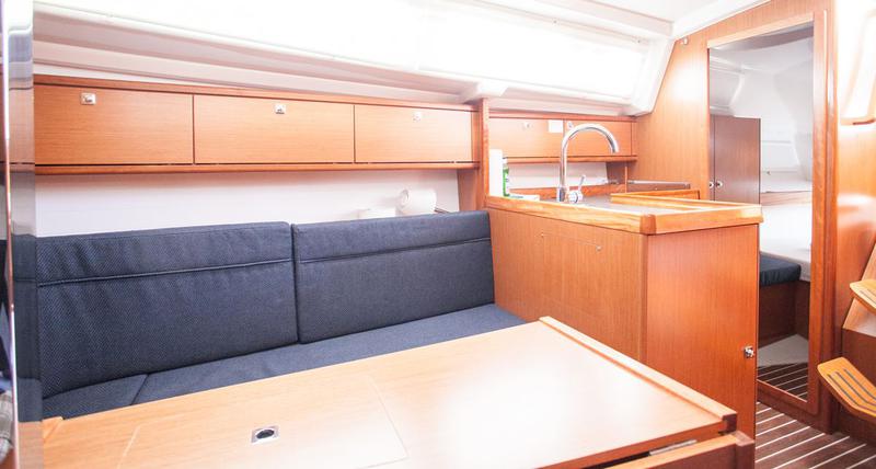 Book yachts online - sailboat - Bavaria Cruiser 34 - Valdo - rent