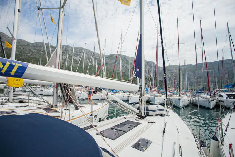Book yachts online - sailboat - Bavaria Cruiser 45 - Blues Point - rent