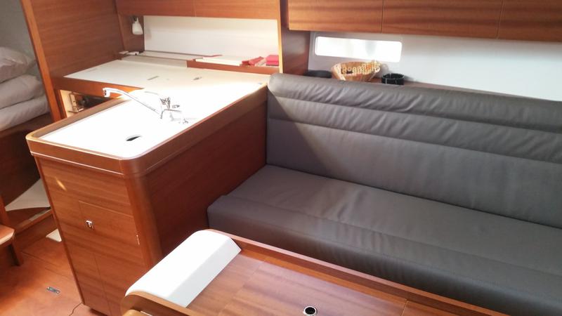 Book yachts online - sailboat - Dufour 350 GL - Rocky - rent