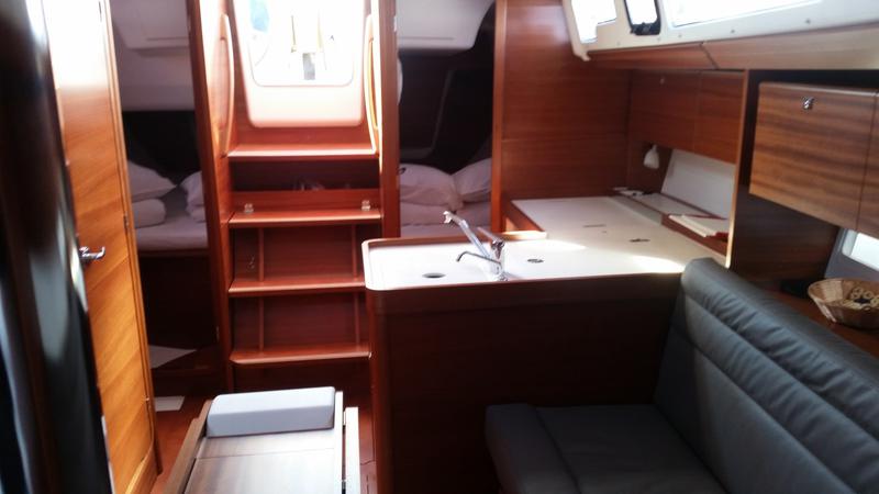Book yachts online - sailboat - Dufour 350 GL - Rocky - rent