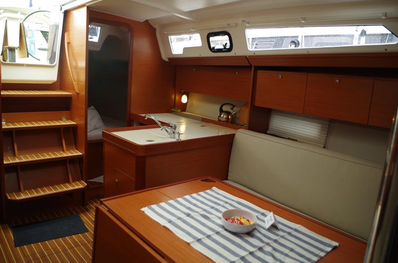 Book yachts online - sailboat - Dufour 360 GL - Anahata - rent