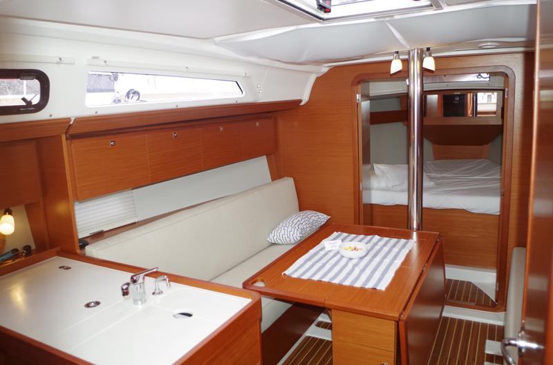 Book yachts online - sailboat - Dufour 360 GL - Anahata - rent