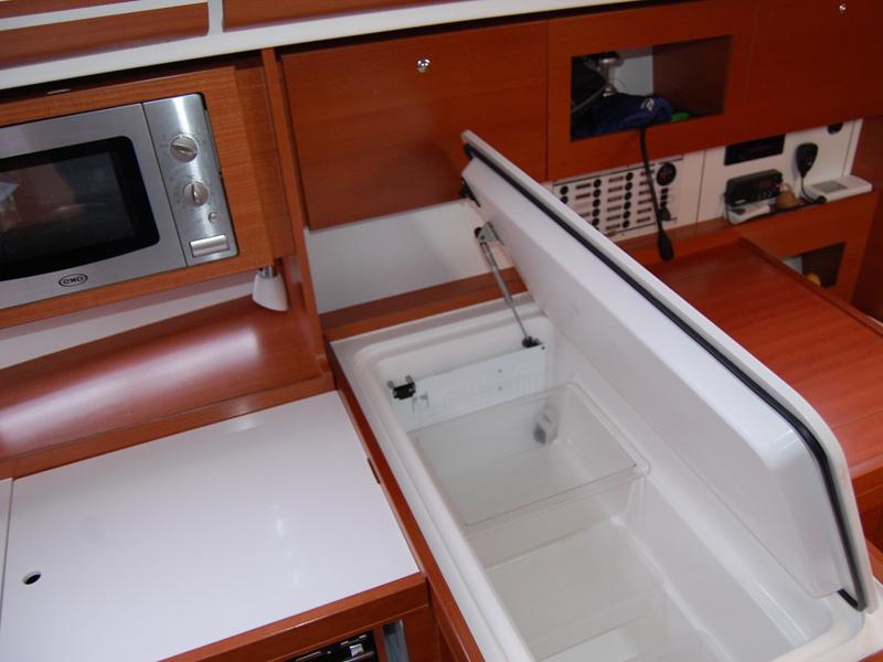 Book yachts online - sailboat - Dufour 375 GL - One&amp;Only - rent