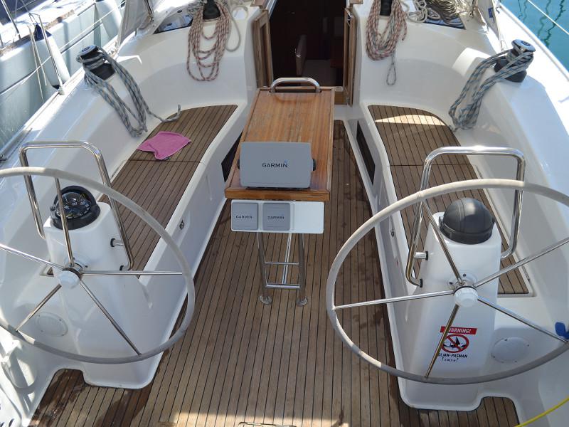 Book yachts online - sailboat - Bavaria 40 Cruiser.. - Manta - rent