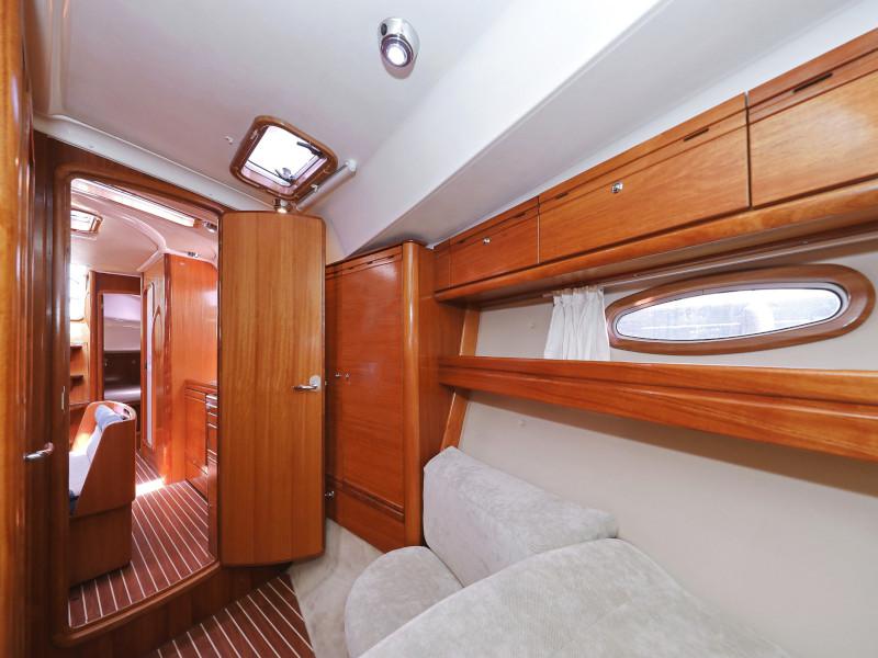 Book yachts online - sailboat - Bavaria 39 Cruiser - Windy - rent