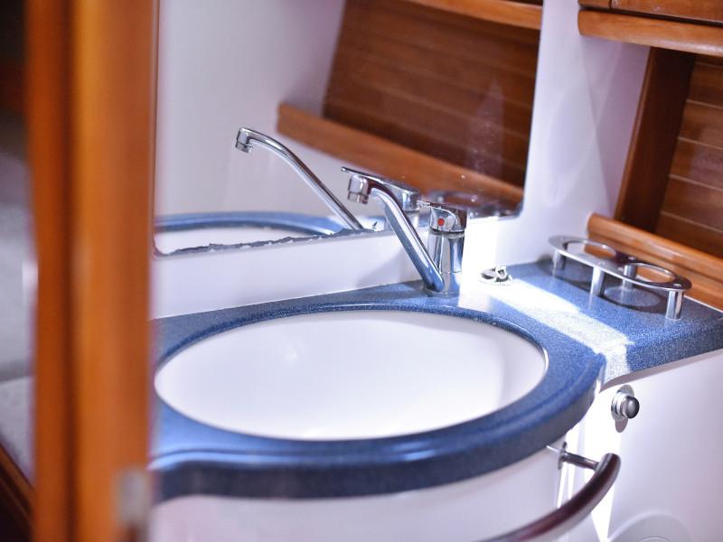Book yachts online - sailboat - Bavaria 39 Cruiser - Windy - rent