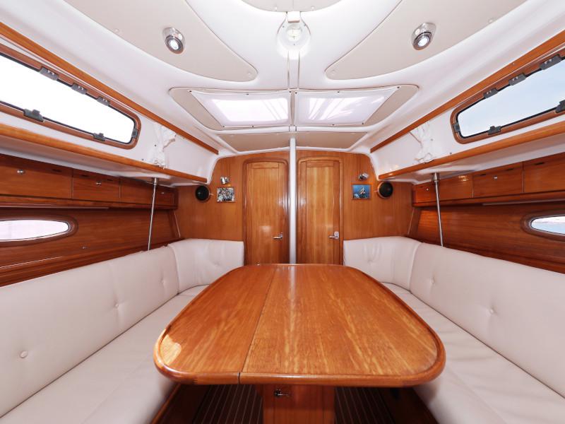 Book yachts online - sailboat - Bavaria 37 Cruiser - Mateja - rent