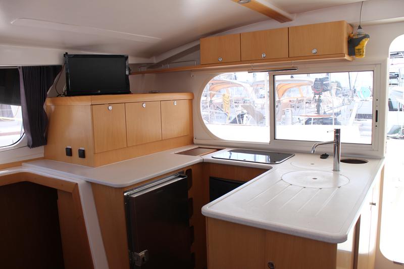 Book yachts online - catamaran - Nautitech 441 - Star Light - rent