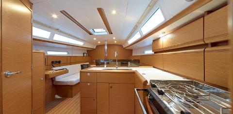 Book yachts online - sailboat - Sun odyssey 379 - Capoeira (GPS in cockpit, bowthruster, solar panels) - rent