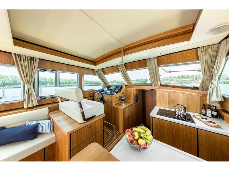 Book yachts online - motorboat - Linssen Grand Sturdy 40.0 Sedan - Liberty - rent