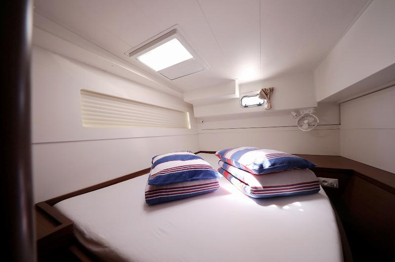 Book yachts online - catamaran - Lagoon 40 - WILD CAT - rent