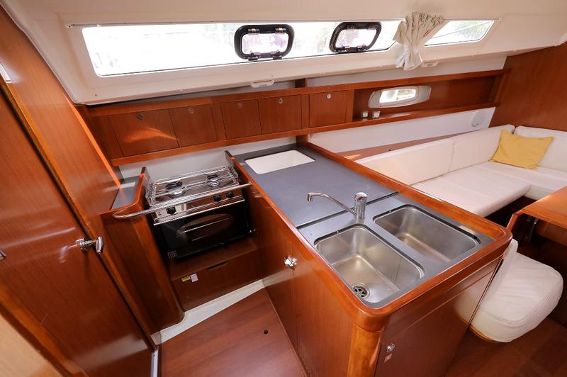 Book yachts online - sailboat - Oceanis 34 - STAR ELISABETH - rent