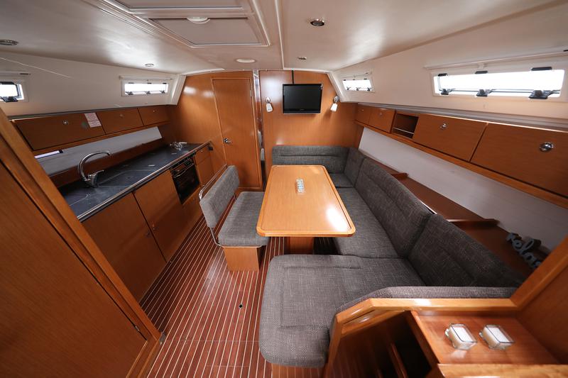 Book yachts online - sailboat - Bavaria Cruiser 40S - SILVER ARROW - rent