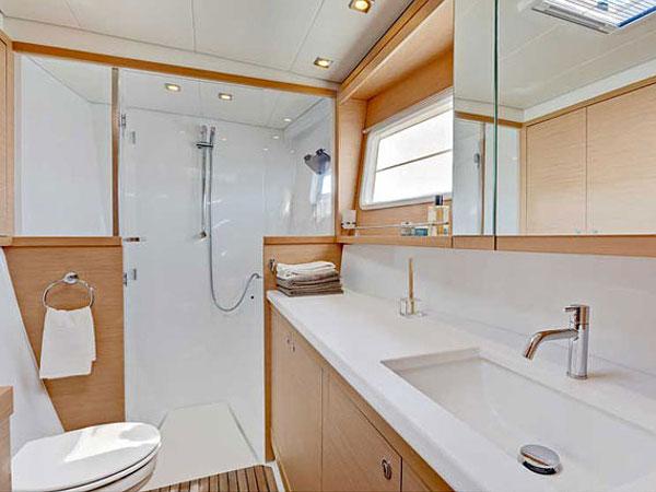 Book yachts online - catamaran - Lagoon 450 - MIRA V - rent