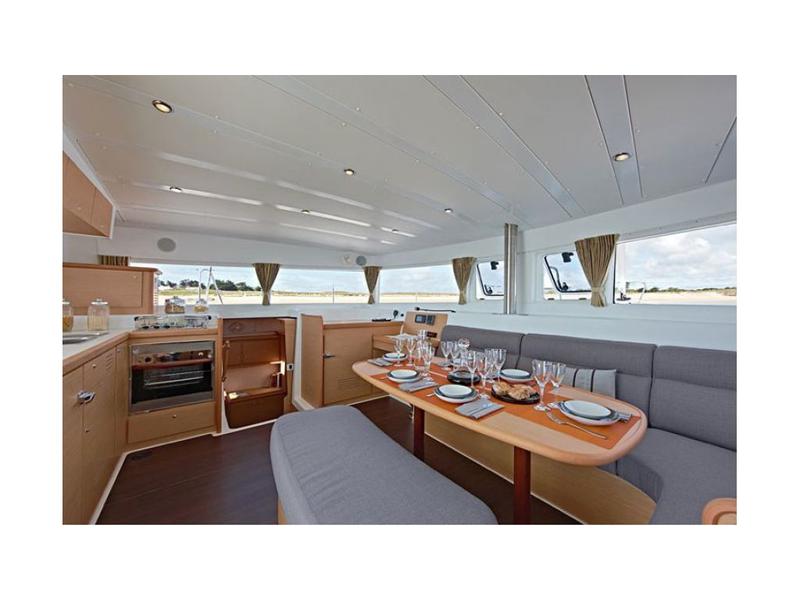 Book yachts online - catamaran - Lagoon 42 - LOVE HUNTER - rent