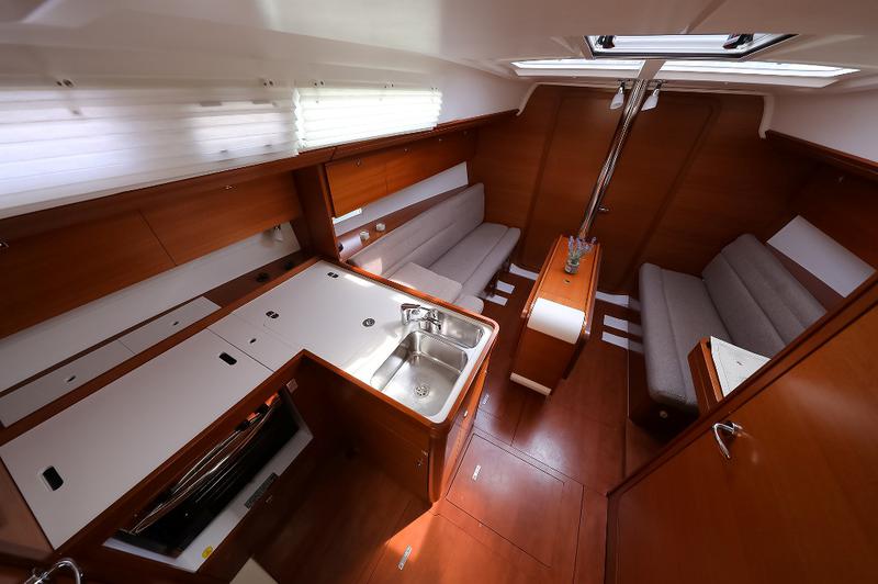 Book yachts online - sailboat - Dufour 350 Grand Large - FENIKS - rent