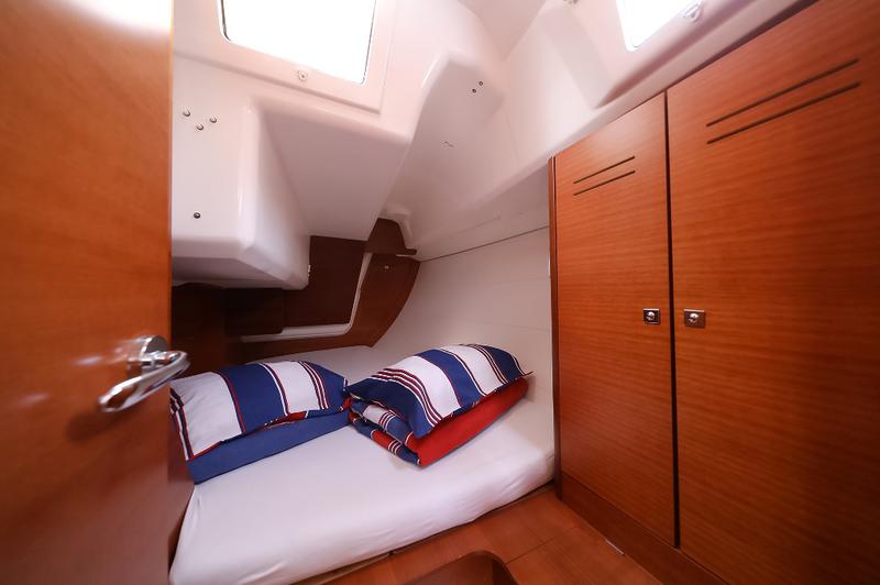 Book yachts online - sailboat - Dufour 350 Grand Large - PAPILLON - rent