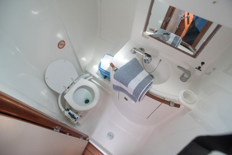 Book yachts online - sailboat - Oceanis 411 - IOS - rent