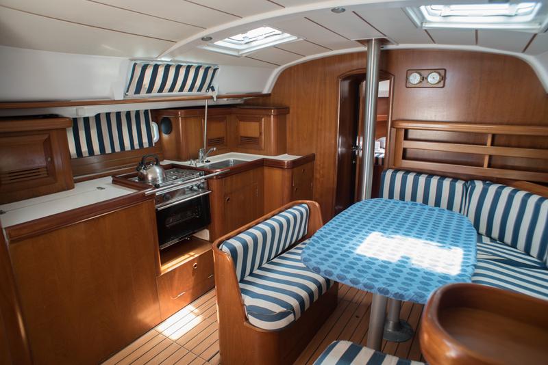 Book yachts online - sailboat - Oceanis 411 - IOS - rent
