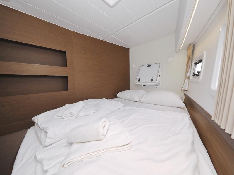 Book yachts online - catamaran - Lagoon 42 - FANTASEA  - rent