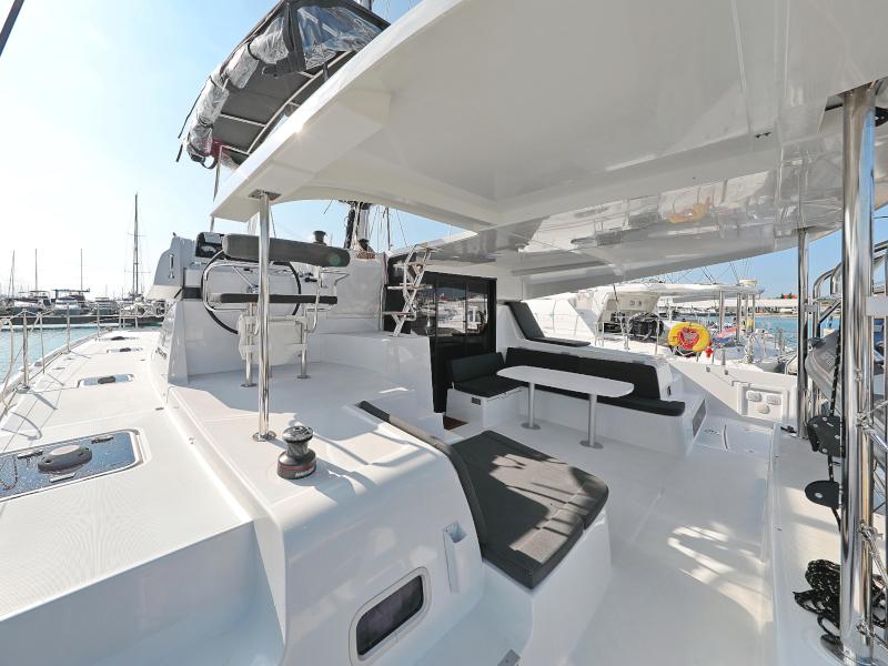 Book yachts online - catamaran - Lagoon 42 - FANTASEA  - rent