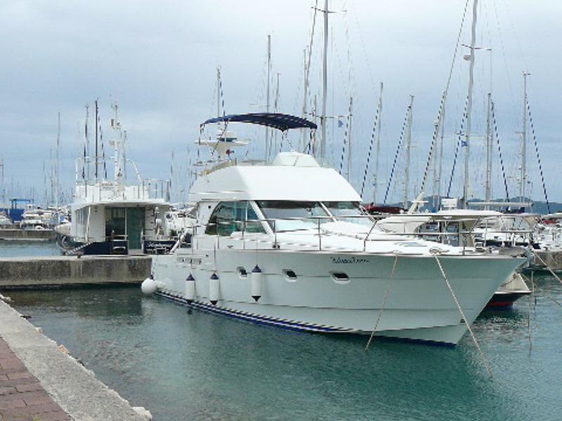 Book yachts online - motorboat - Antares 13.80 - HELENA ZARA - rent