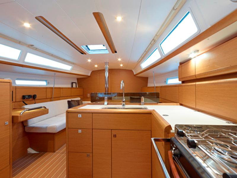 Book yachts online - sailboat - Sun Odyssey 379 - EC- 379-12-G - rent