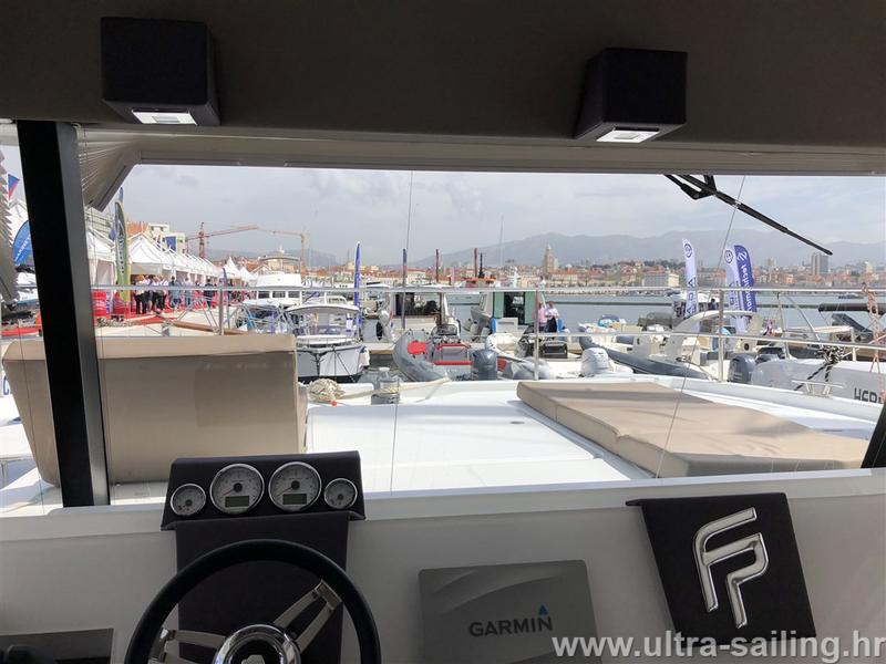 Book yachts online - powercatamaran - MY 37 - MY HOLIDAY- with AC and generator - rent