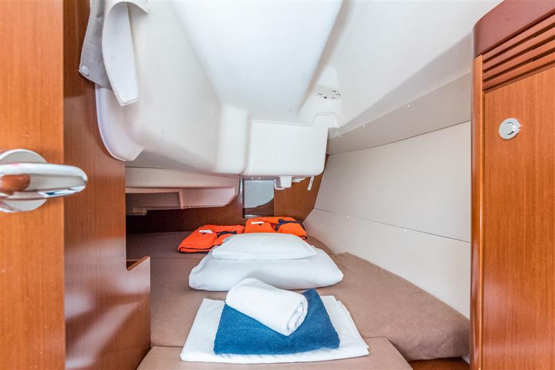 Book yachts online - sailboat - Oceanis 31 - BUDDY - rent
