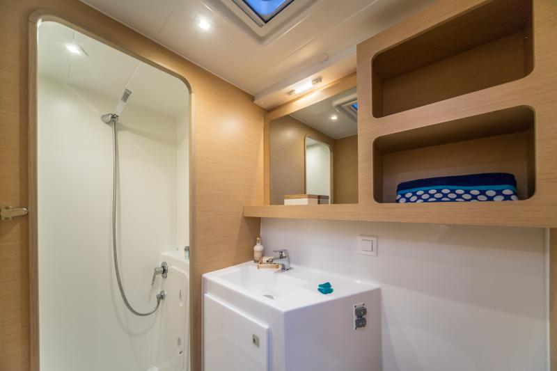 Book yachts online - catamaran - Lagoon 42 (2017) MALA KATE equipped with generator, A/C (saloon) - MALA KATE - rent