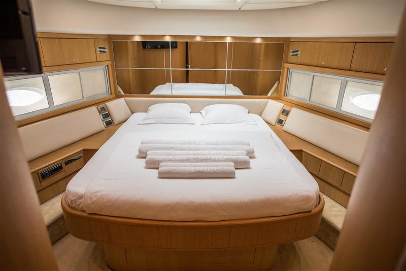 Book yachts online - motorboat - Abacus 70 Fly - Malibu - rent
