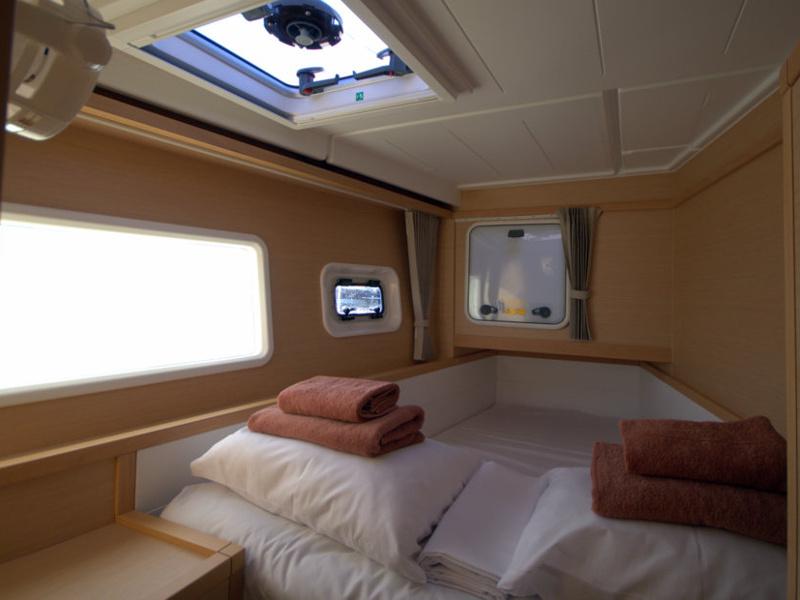 Book yachts online - catamaran - Lagoon 39 - White Cat - rent