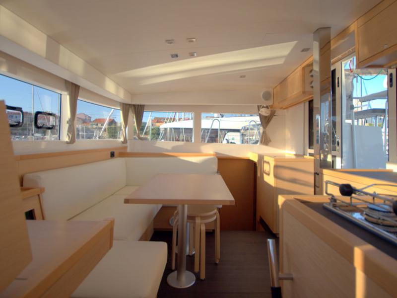 Book yachts online - catamaran - Lagoon 39 - Black Cat - rent