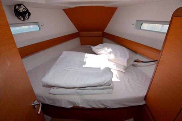 Book yachts online - sailboat - Sun Odyssey 449 - BLUE MOON - rent
