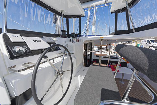 Book yachts online - catamaran - Lagoon 42 - NEVERLAND - rent