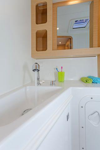 Book yachts online - catamaran - Lagoon 42 - NEVERLAND - rent