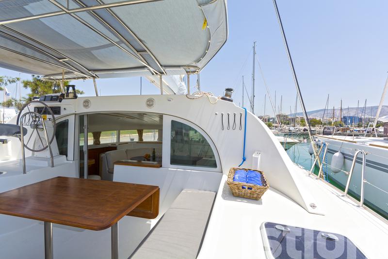 Book yachts online - catamaran - Lagoon 380 - Istion - rent