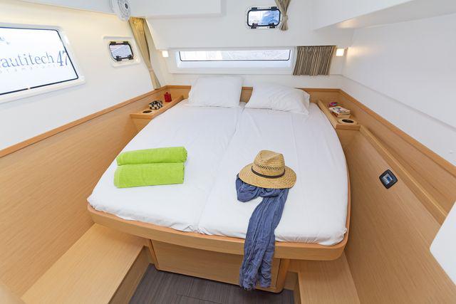 Book yachts online - catamaran - Lagoon 42 A/C &amp; GEN. - SALTY PEARL - rent