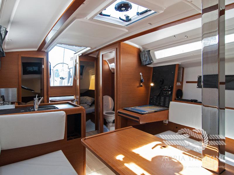 Book yachts online - sailboat - Sun Odyssey 349 - Adria Moon - rent