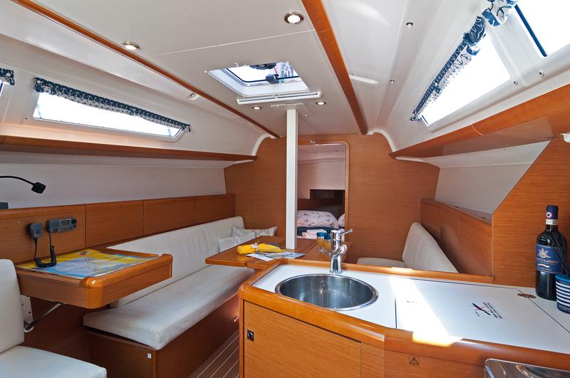 Book yachts online - sailboat - Sun Odyssey 33i - Kiki Kiss - rent