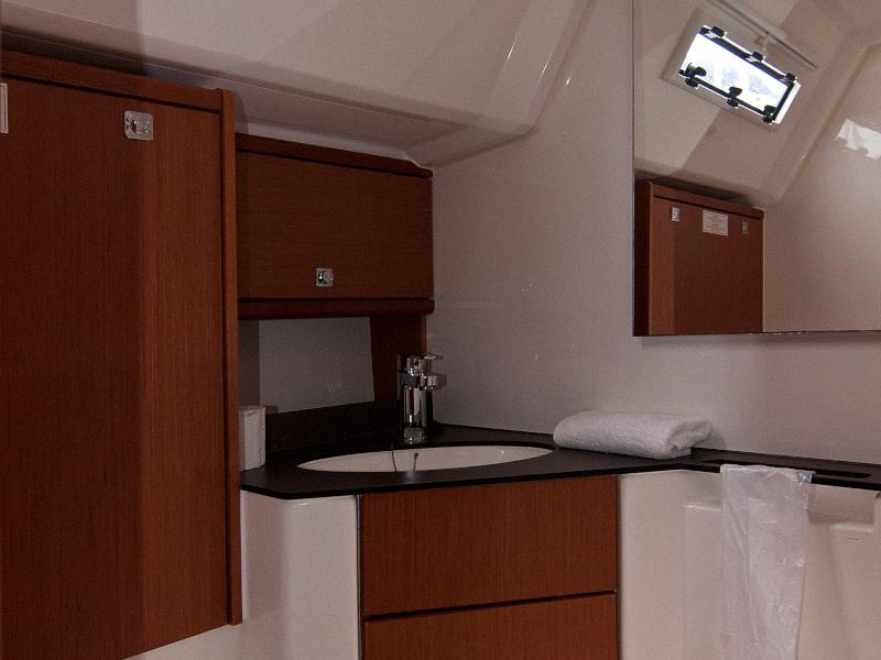Book yachts online - sailboat - Bavaria Cruiser 46 - Brilliant Kiss - rent